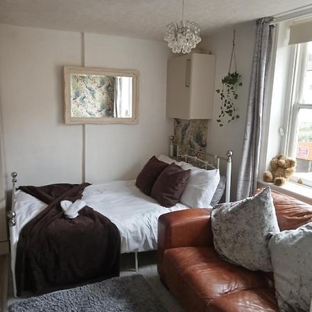 Little Dorrit Studio Flat 5 Rochester Me1 1Xz Strood Exterior photo