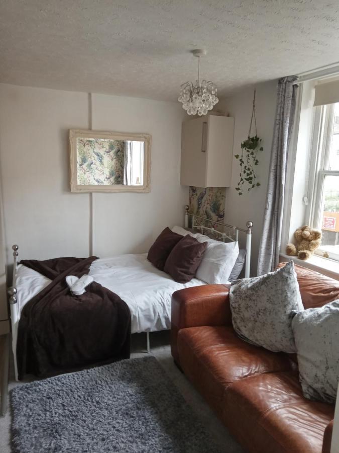 Little Dorrit Studio Flat 5 Rochester Me1 1Xz Strood Exterior photo